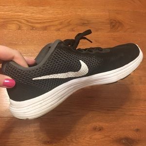 Black and white Nike sneakers! Size 6.5